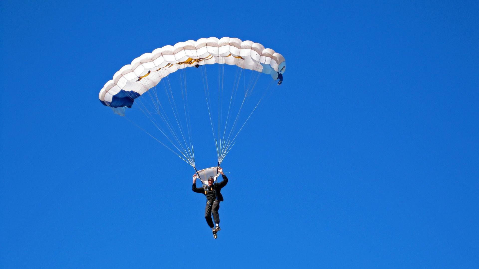 世界青少年卡丁车挑战赛中国少年表现出色，赢得掌声，青少年卡丁车夏令营